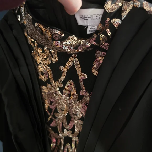 Elegant Black and Gold Long Sleeve Dress - Picture 2 of 3